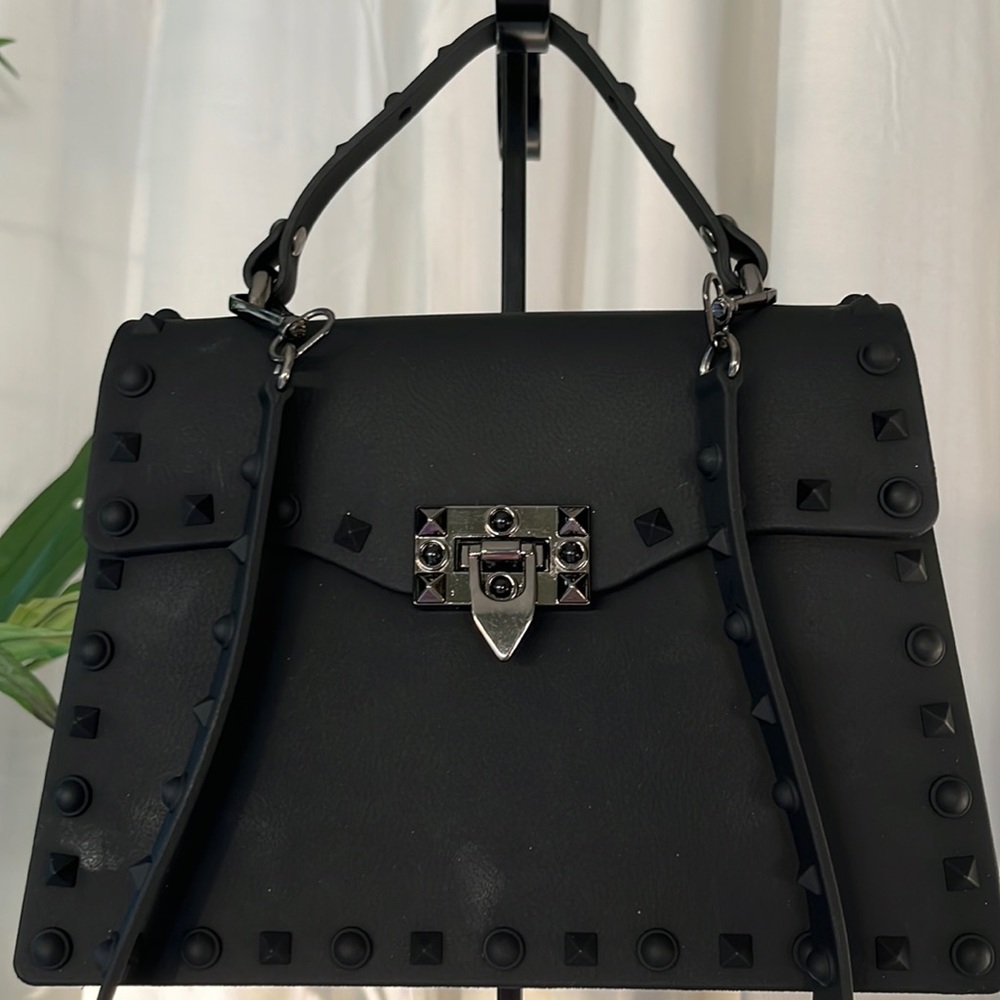 Black rubber satchel with adjustable and removable hardware